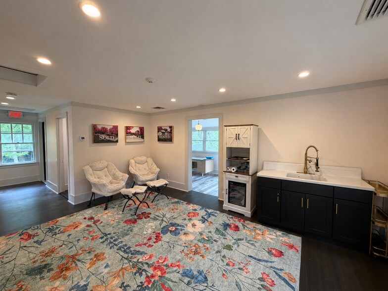 144 N Main St, East Hampton, NY à louer - Photo de l’immeuble – Image 1 sur 14