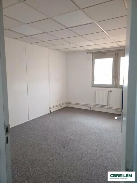 Bureau dans Caen à louer - Photo de l’immeuble – Image 3 sur 7