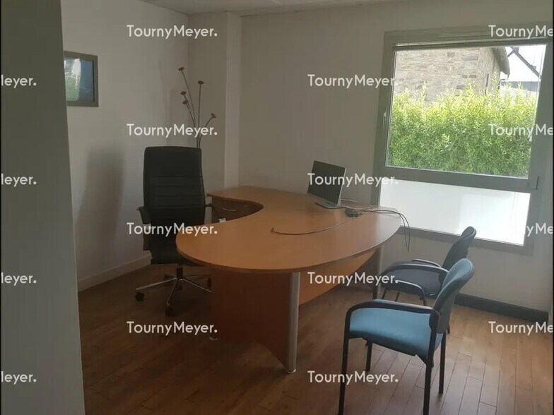 Bureau dans Betton à louer - Photo de l’immeuble – Image 3 sur 4