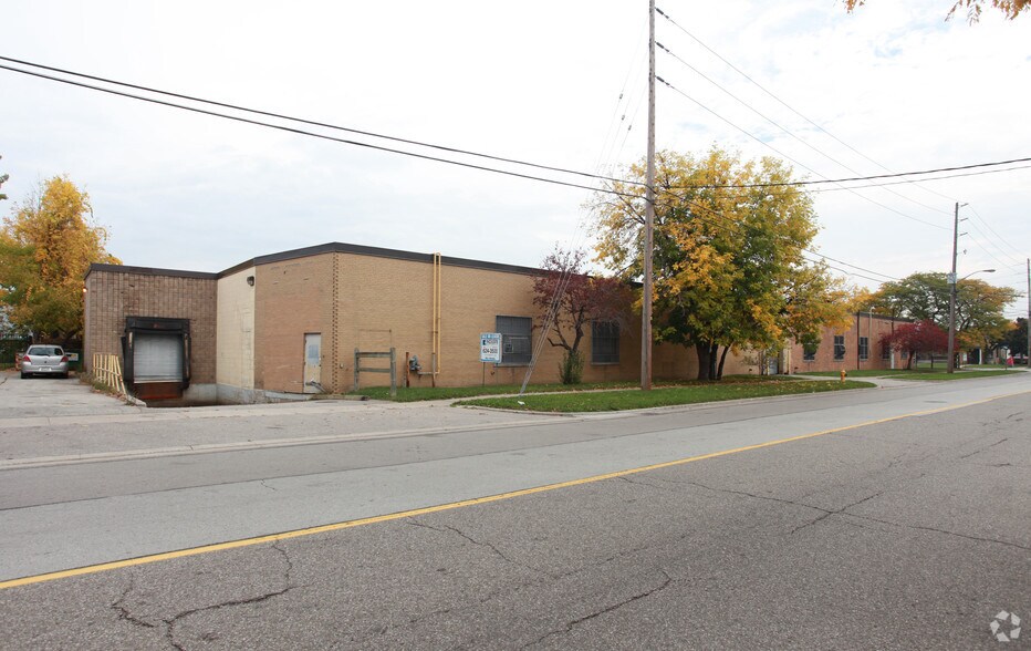 122 Judge Rd, Toronto, ON à louer - Photo de l’immeuble – Image 3 sur 4