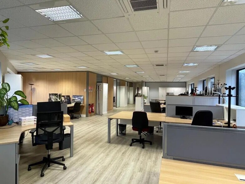Bureau dans Champs-sur-Marne à louer - Photo de l’immeuble – Image 1 sur 9