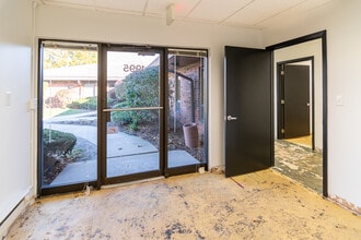 1803 Hicks Rd, Rolling Meadows, IL à louer Photo intérieure– Image 2 sur 9