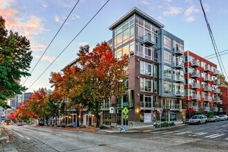 508 Pine st, Seattle, WA à louer Photo de l’immeuble– Image 1 sur 9