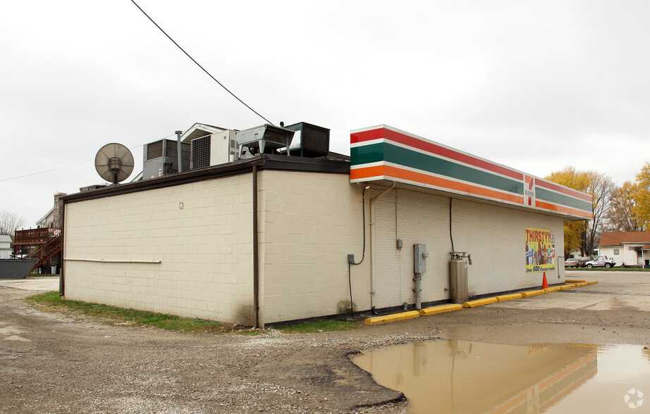 604 Main St, Belpre, OH à louer - Photo de l’immeuble – Image 2 sur 2
