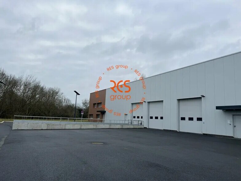 Local d’activités dans Carbon-Blanc à louer - Photo de l’immeuble – Image 3 sur 23
