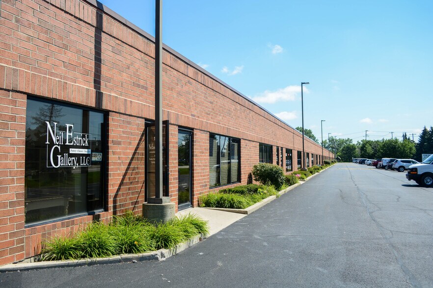 888 E Belvidere Rd, Grayslake, IL à louer - Photo de l’immeuble – Image 2 sur 9