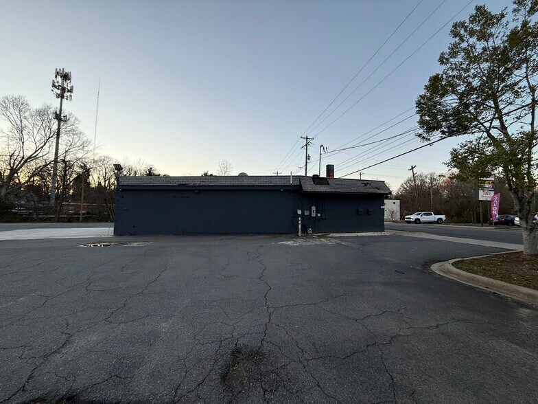 2906 Central Ave, Charlotte, NC à louer - Photo de l’immeuble – Image 3 sur 15