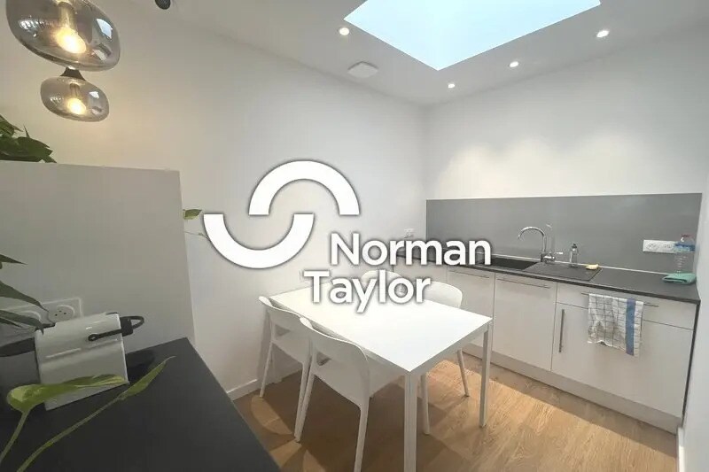 Bureau dans Mauguio à louer - Photo de l’immeuble – Image 3 sur 6