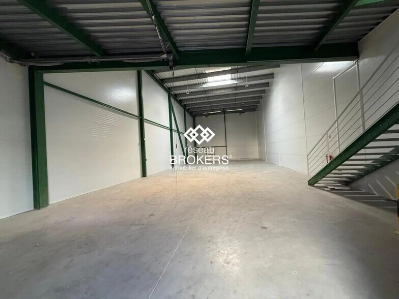 Industriel/Logistique dans Bernes-sur-Oise à louer - Photo de l’immeuble – Image 2 sur 2