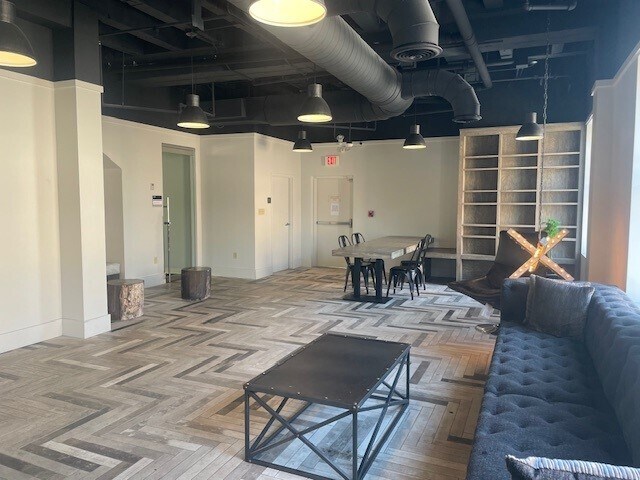 100 Bull St, Savannah, GA à louer - Photo intérieure – Image 3 sur 13