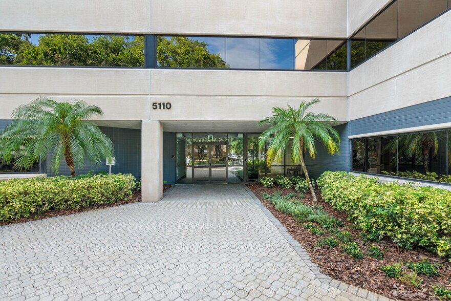5110 Eisenhower Blvd, Tampa, FL à louer - Photo de l’immeuble – Image 2 sur 4