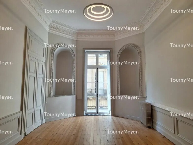 Bureau dans Bordeaux à louer - Photo de l’immeuble – Image 3 sur 7