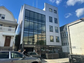 Plus de détails pour 4112 77th St, Elmhurst, NY - Santé à vendre