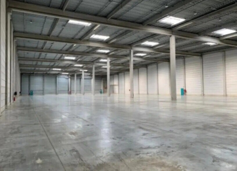 Industriel/Logistique dans Longueil-Sainte-Marie à louer - Photo de l’immeuble – Image 2 sur 8