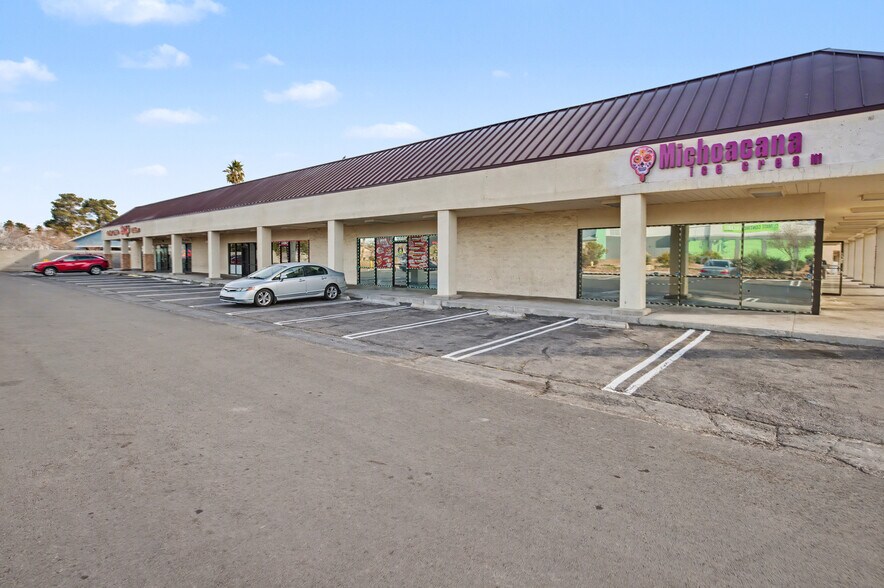 5990-6010 W Cheyenne Ave, Las Vegas, NV à louer - Photo de l’immeuble – Image 2 sur 6