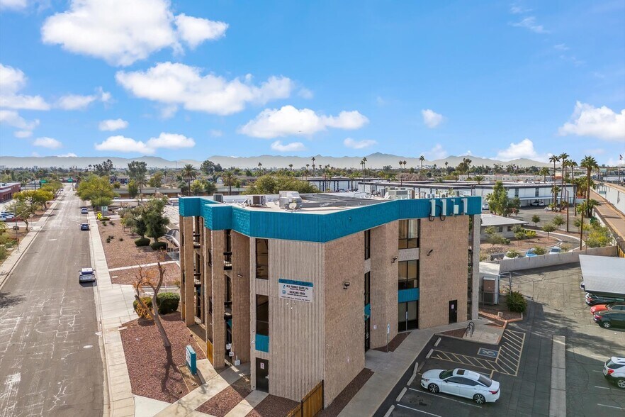4220 N 20th Ave, Phoenix, AZ à louer - Photo de l’immeuble – Image 3 sur 59
