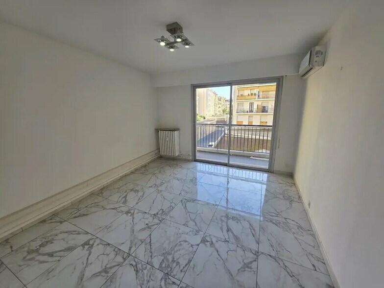 Bureau dans Nice à louer - Photo de l’immeuble – Image 3 sur 9