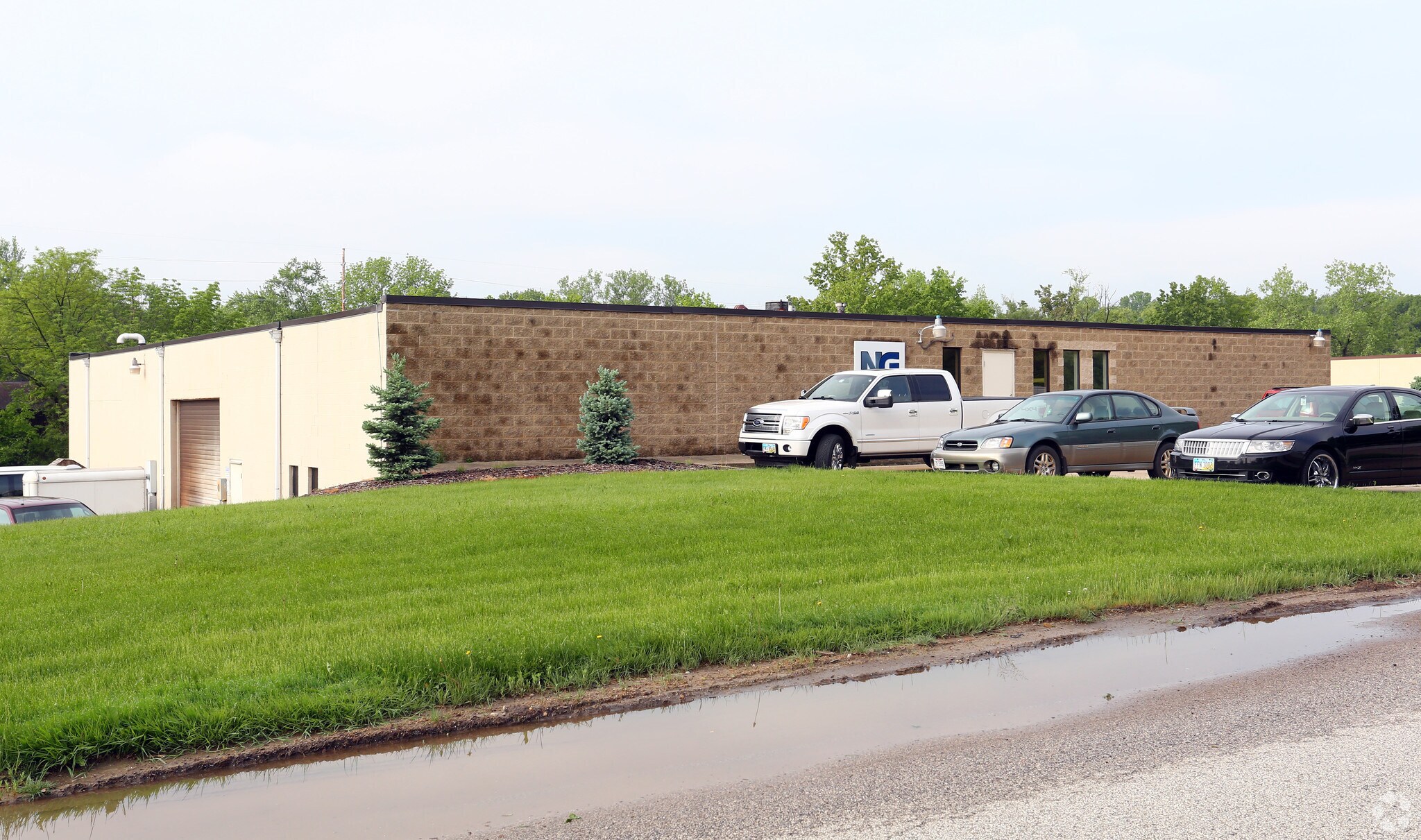 411 Geneva Ave, Tallmadge, OH à louer Photo principale– Image 1 sur 5