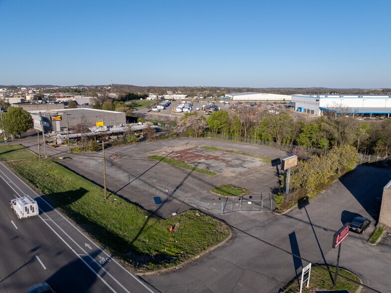 1557 N Gallatin Pike, Madison, TN à vendre - Photo de l’immeuble – Image 3 sur 8