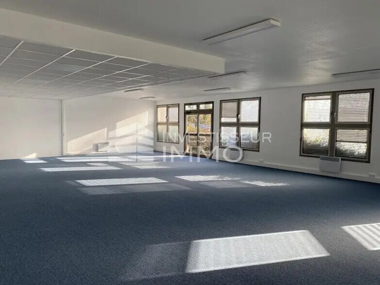 Bureau dans Torcy à louer - Photo intérieure – Image 2 sur 5