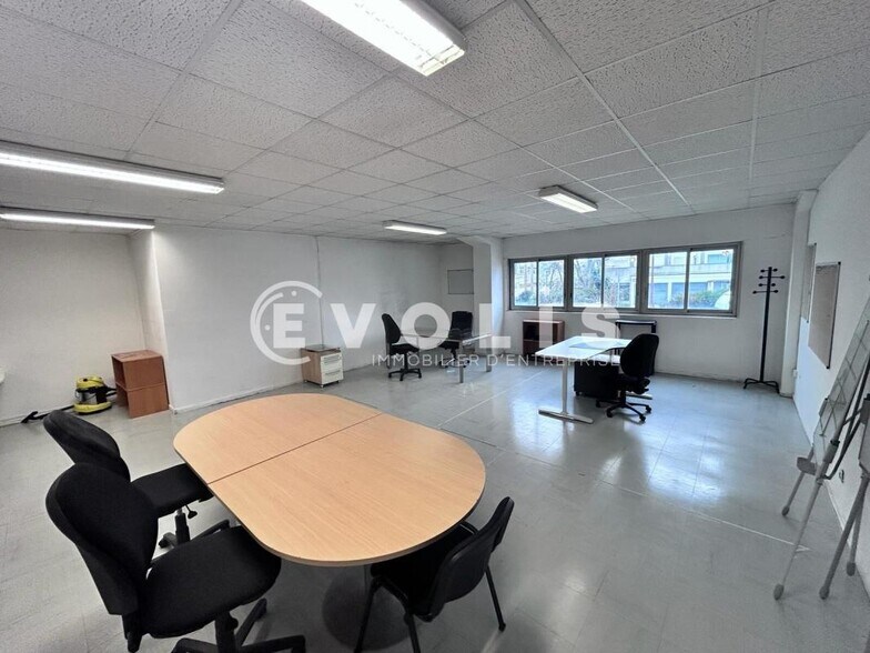 Bureau dans Ormoy à louer - Photo de l’immeuble – Image 2 sur 15