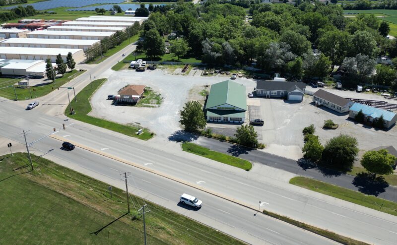 2702 N Cunningham Ave, Urbana, IL à vendre - Photo de l’immeuble – Image 3 sur 3