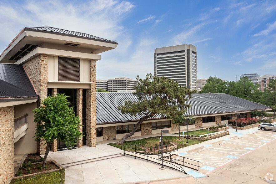 420 Decker Dr, Irving, TX à louer - Photo de l’immeuble – Image 1 sur 10