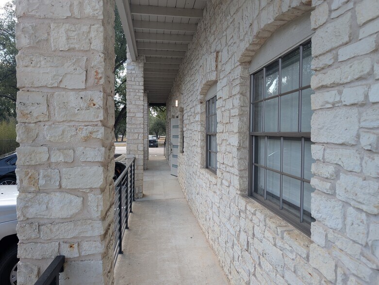 9809 Anderson Mill Rd, Austin, TX à louer - Photo de l’immeuble – Image 3 sur 9