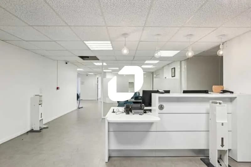 Bureau dans Le Kremlin-Bicêtre à louer - Photo de l’immeuble – Image 2 sur 23