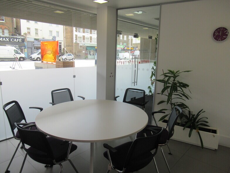 212 Wandsworth Rd, Londres à vendre - Photo de l’immeuble – Image 2 sur 9