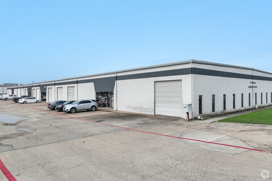 1110 W Harris Rd, Arlington, TX à louer - Photo de l’immeuble – Image 2 sur 21