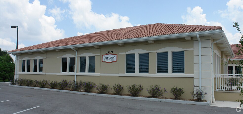 25074 Olympia Ave, Punta Gorda, FL à vendre - Photo de l’immeuble – Image 2 sur 43