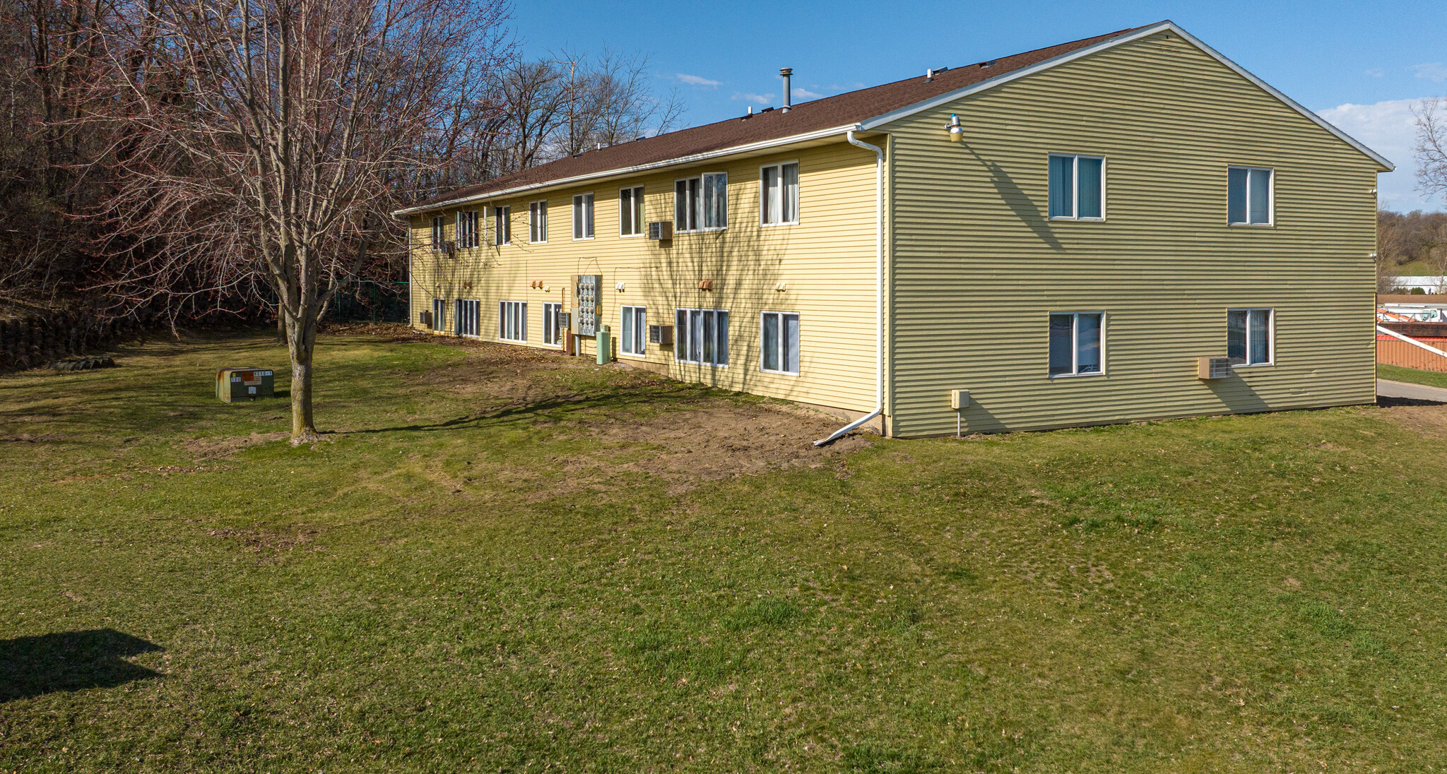 1097 Oakview Dr, Saint Charles, MN à vendre Photo de l’immeuble– Image 1 sur 3