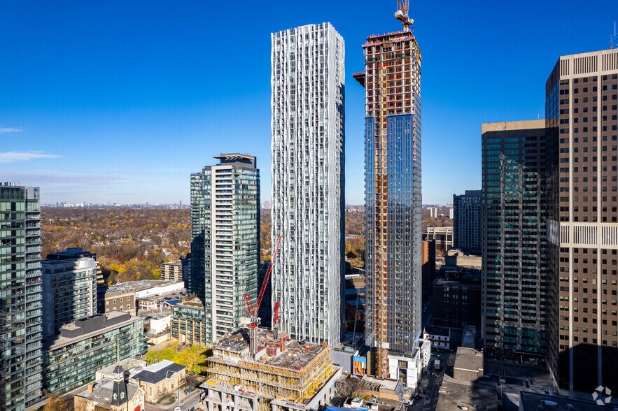 1 Yorkville Ave, Toronto, ON à vendre - Photo principale – Image 1 sur 3