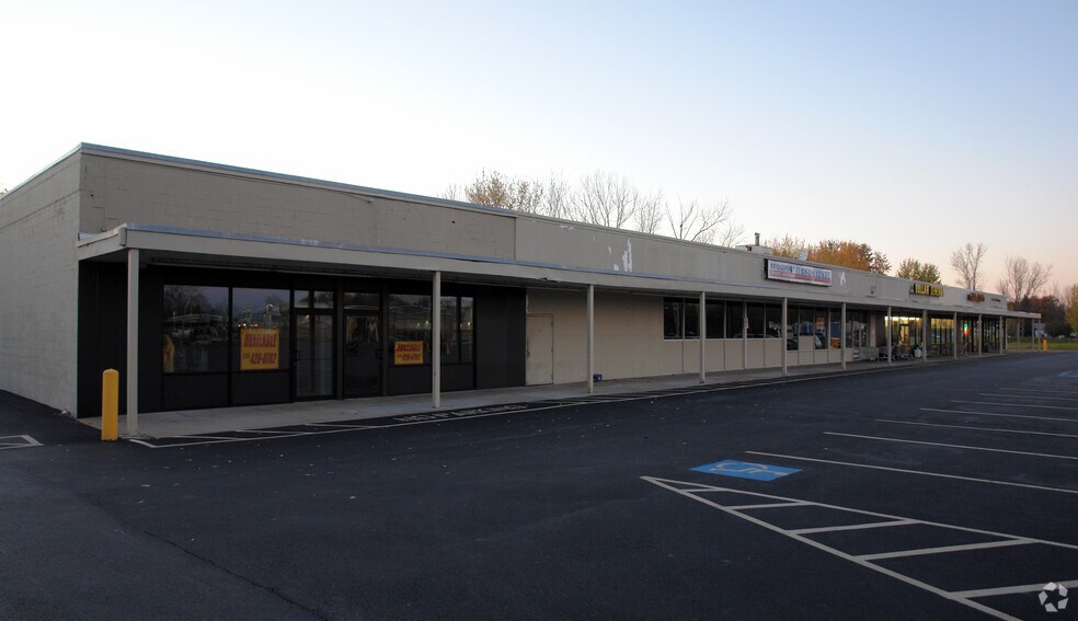 7915 Minoa-Bridgeport Rd, Bridgeport, NY à louer - Photo de l’immeuble – Image 3 sur 8