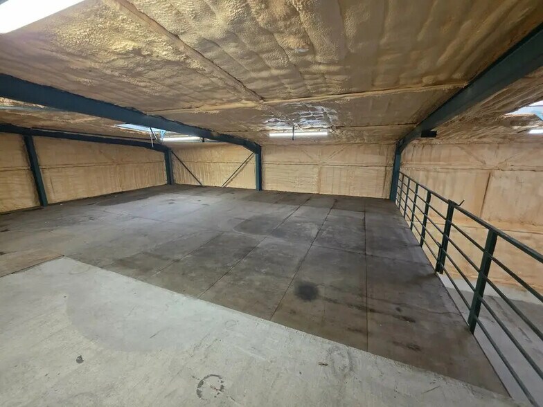 Industriel/Logistique dans Carros à louer - Photo de l’immeuble – Image 3 sur 4