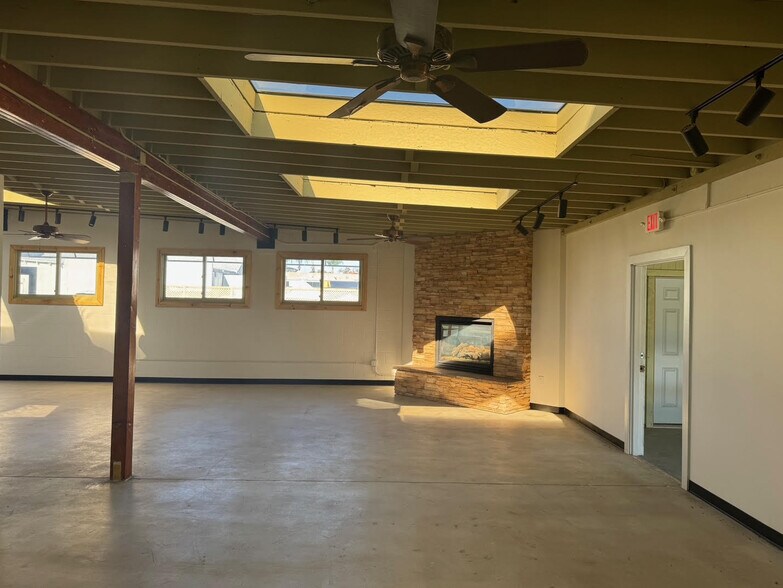 126 N Catalina Ave, Redondo Beach, CA à louer - Photo de l’immeuble – Image 3 sur 12