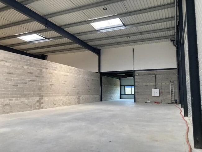 Plus de détails pour Avenue De La Plesse, Villebon-sur-Yvette - Local d’activités à vendre