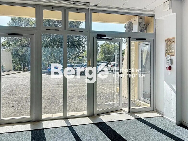 Industriel/Logistique dans Valbonne à louer - Photo de l’immeuble – Image 3 sur 8