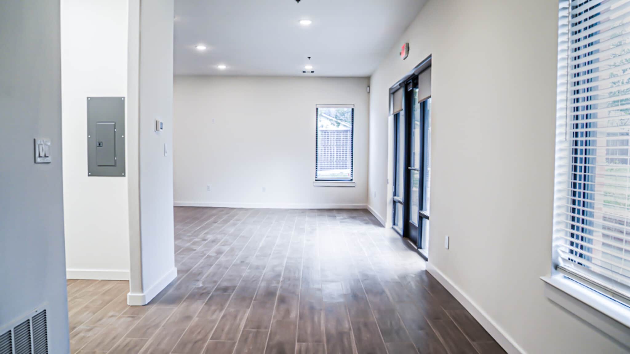 201 E 5th St, Ferris, TX à louer Photo intérieure– Image 1 sur 14