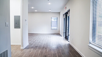 201 E 5th St, Ferris, TX à louer Photo intérieure– Image 1 sur 14