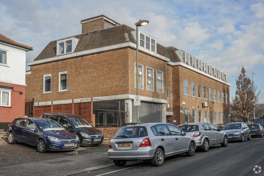 65 Watford Way, Londres à louer - Photo de l’immeuble – Image 3 sur 3