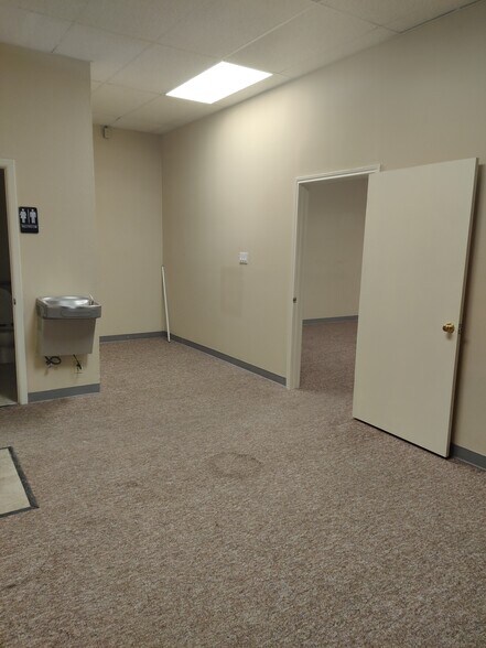2704 E Griffin Pkwy, Mission, TX à louer - Photo de l’immeuble – Image 3 sur 5