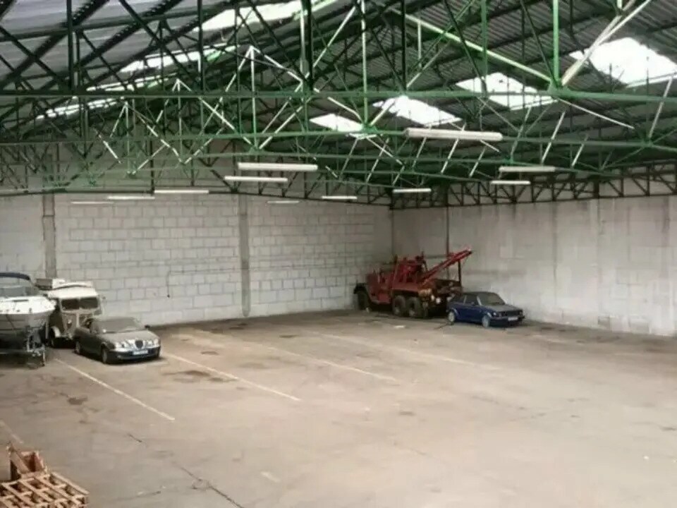 Local d’activités dans Sandouville à louer Photo intérieure– Image 1 sur 3