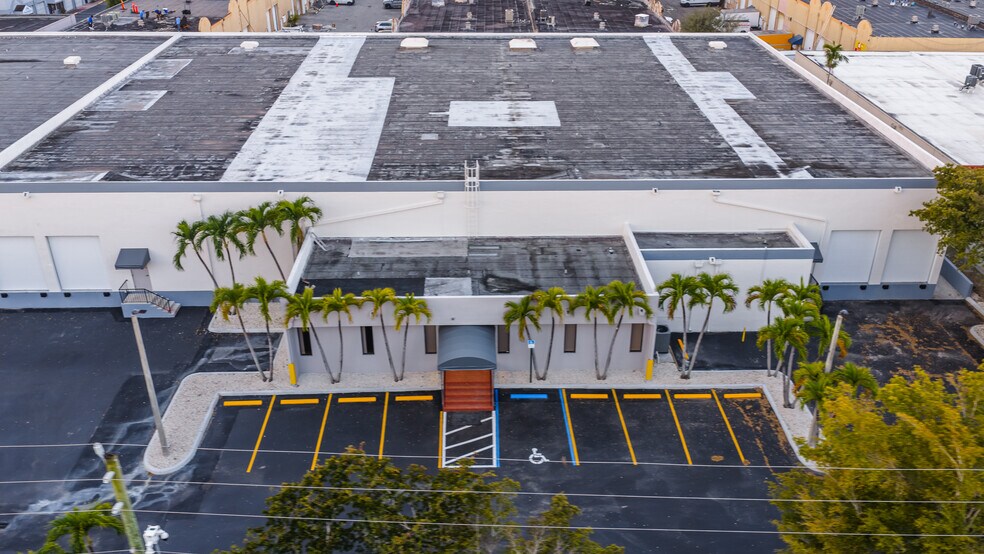 1730 W 38th Pl, Hialeah, FL à louer - Photo de l’immeuble – Image 3 sur 20