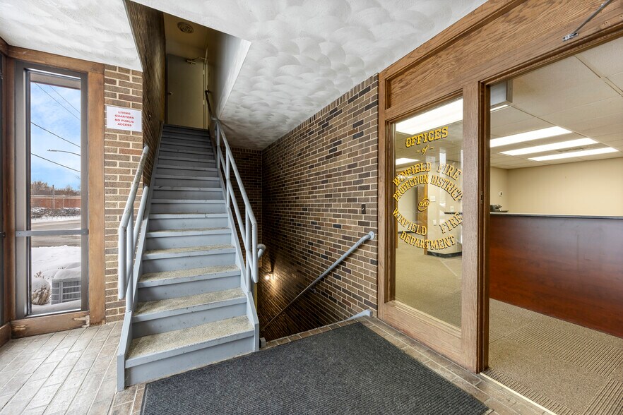 27W530 High Lake Rd, Winfield, IL à vendre - Photo de l’immeuble – Image 3 sur 20