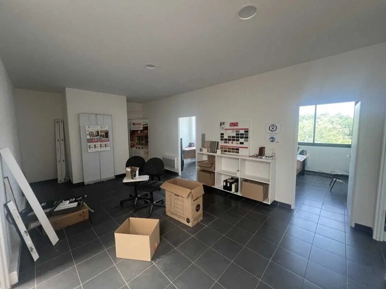 Local d’activités dans Yvrac à louer - Photo de l’immeuble – Image 2 sur 7