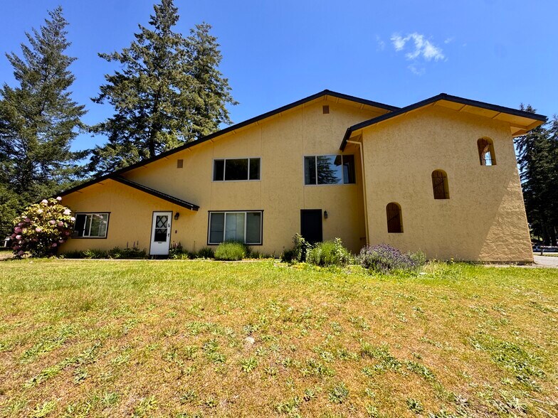 1125 13th St, Shelton, WA à vendre - Photo de l’immeuble – Image 1 sur 7