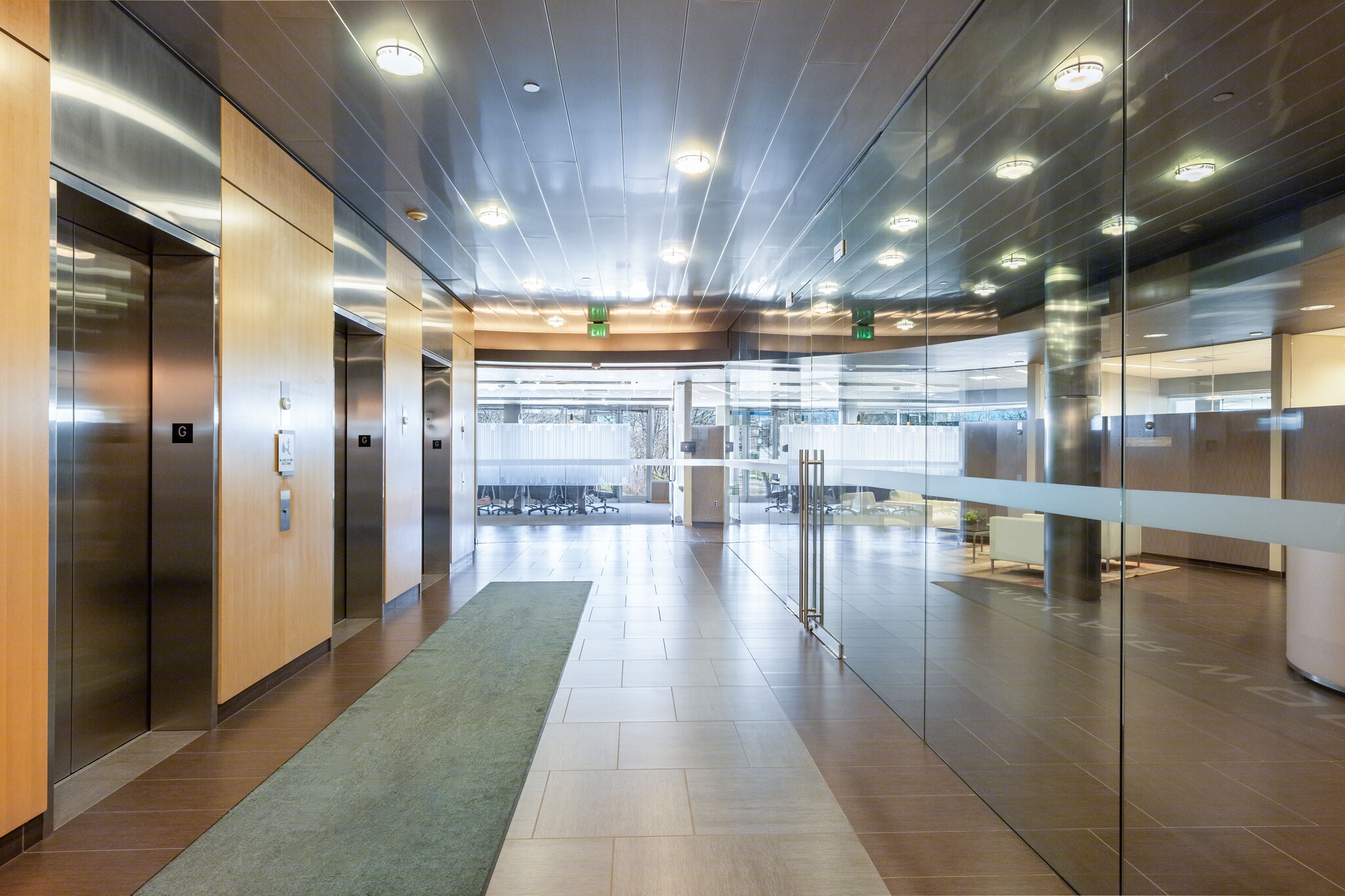 10700 W Research Dr, Milwaukee, WI à louer Photo intérieure– Image 1 sur 21