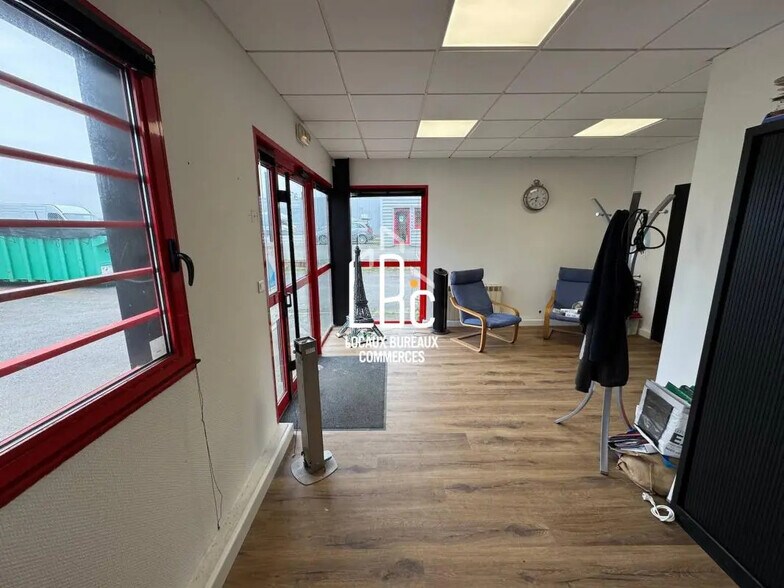 7 Rue Des Frères Lumière, Saint-Hilaire-de-Chaléons à louer - Photo de l’immeuble – Image 3 sur 18